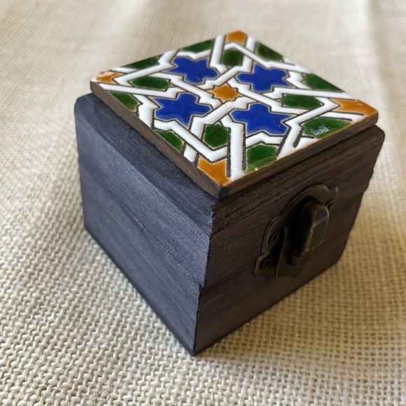 Ceramics San Bernardo Espana wood & tile small trinket box - Picture 3 of 6